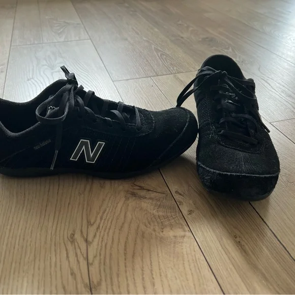 Black New Balance Sneakers Size 7 1/2 - Picture 2 of 7
